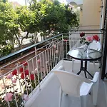 Elenas Garden Apartment *