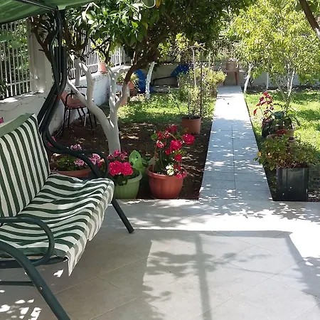 Elenas Garden 아파트