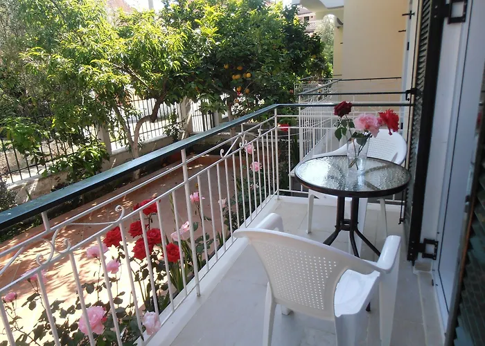 Elenas Garden Apartament *