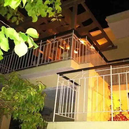 Elenas Garden Apartment *