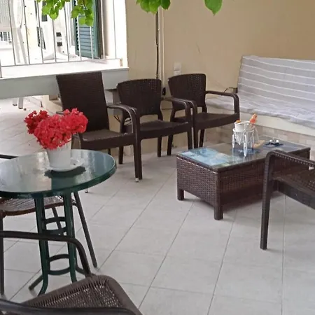 Elenas Garden Apartment *