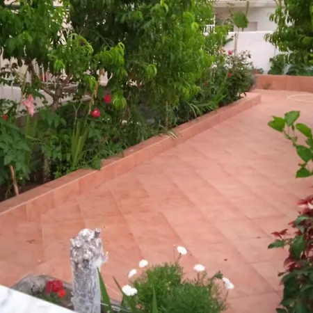 Elenas Garden Apartment *