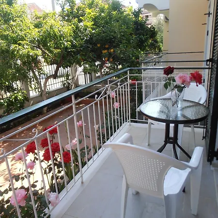 Elenas Garden Apartman *